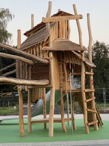 Neuer Schulhof Grundschule Erwitte Kletterhaus