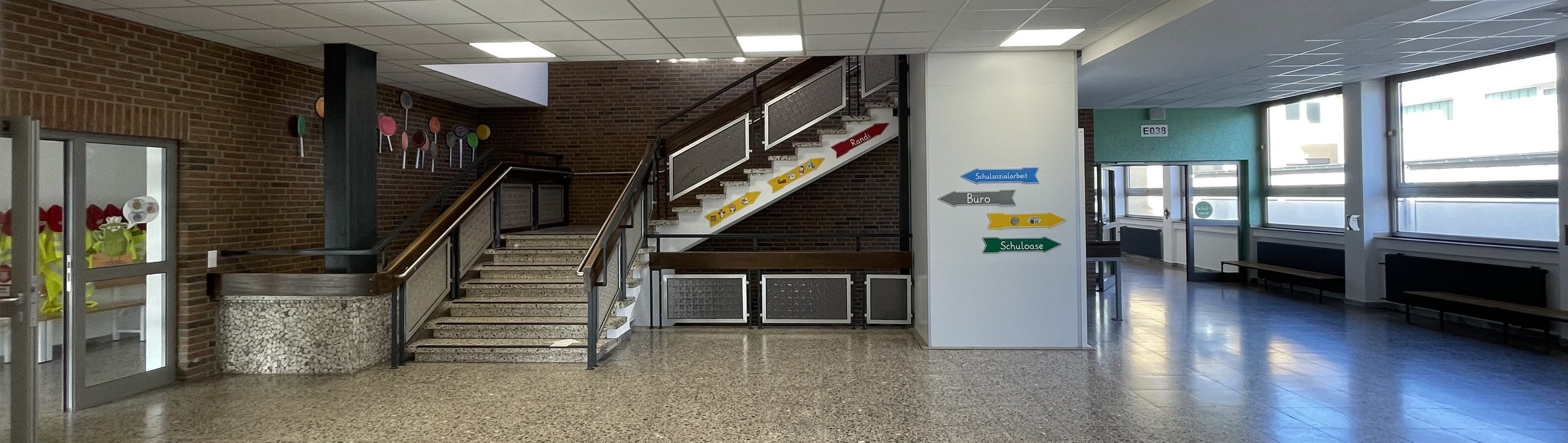 Foyer April 2023